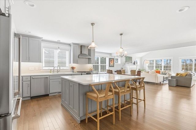32 Pebble Beach Dr, Plymouth, MA 02360