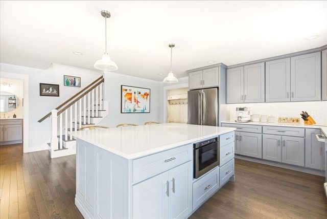32 Pebble Beach Dr, Plymouth, MA 02360