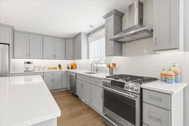 32 Pebble Beach Dr, Plymouth, MA 02360