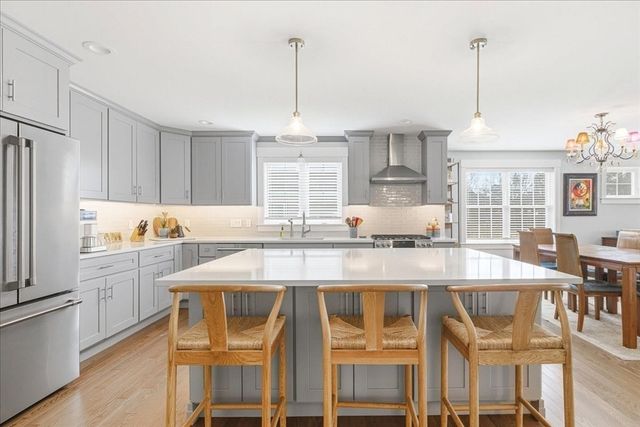 32 Pebble Beach Dr, Plymouth, MA 02360