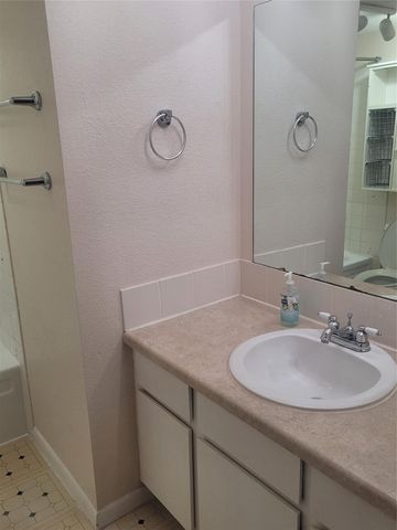 260 El Dorado Boulevard 1804, Houston, TX 77598