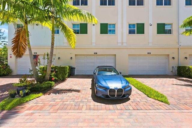 5197 Beckman Terrace, Palm Beach Gardens, FL 33418