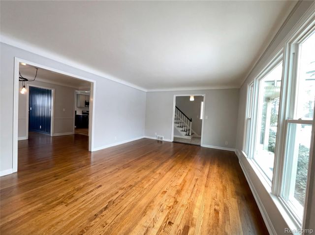 1912 Littlestone Road, Grosse Pointe Woods, MI 48236