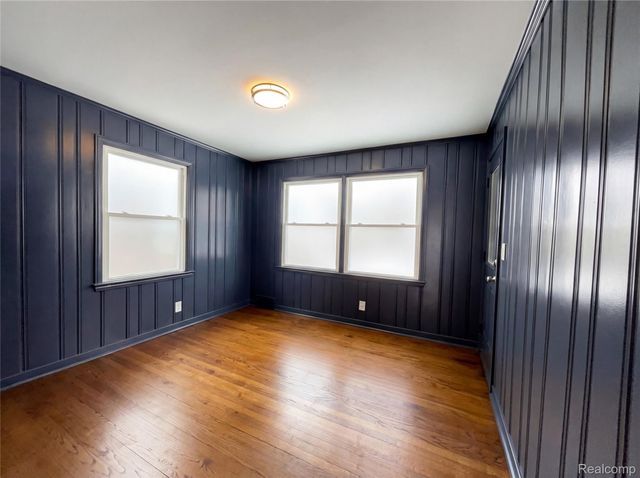 1912 Littlestone Road, Grosse Pointe Woods, MI 48236