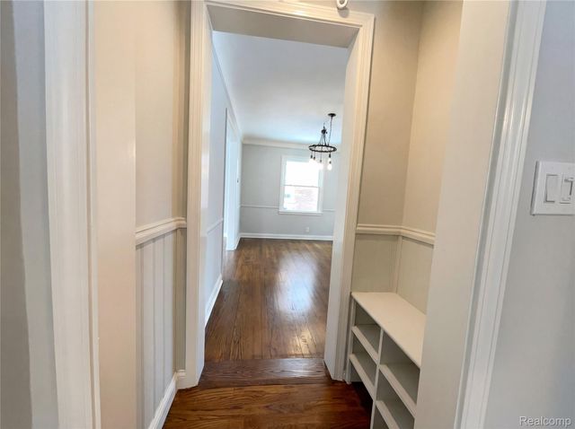 1912 Littlestone Road, Grosse Pointe Woods, MI 48236