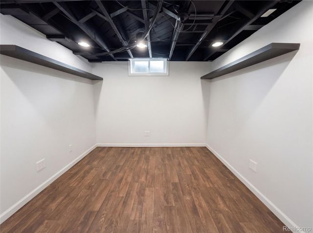 1912 Littlestone Road, Grosse Pointe Woods, MI 48236