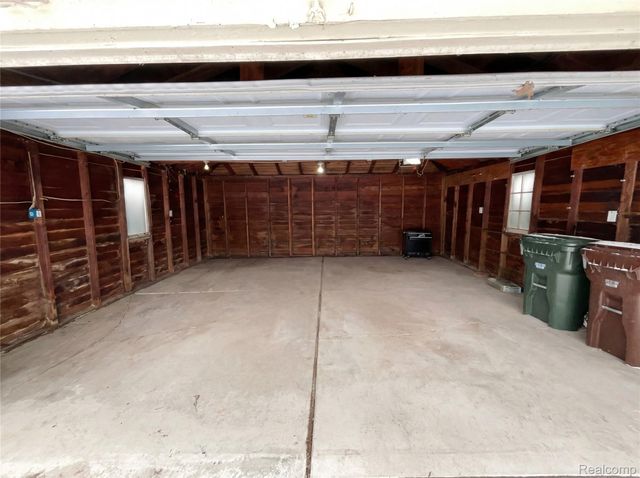 1912 Littlestone Road, Grosse Pointe Woods, MI 48236