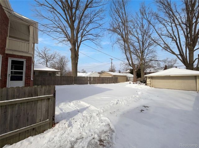 1912 Littlestone Road, Grosse Pointe Woods, MI 48236