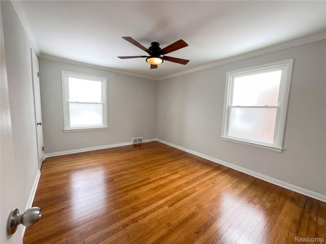 1912 Littlestone Road, Grosse Pointe Woods, MI 48236