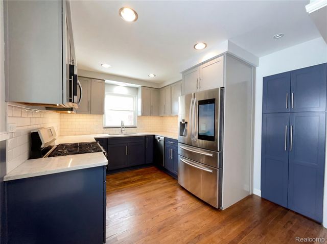 1912 Littlestone Road, Grosse Pointe Woods, MI 48236