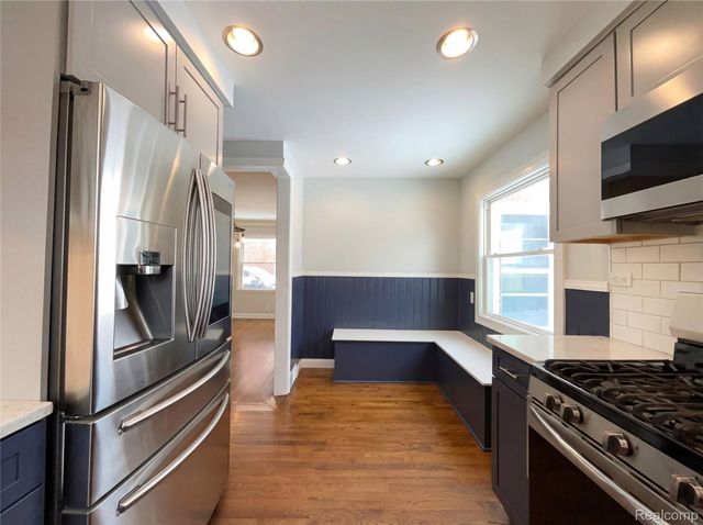 1912 Littlestone Road, Grosse Pointe Woods, MI 48236