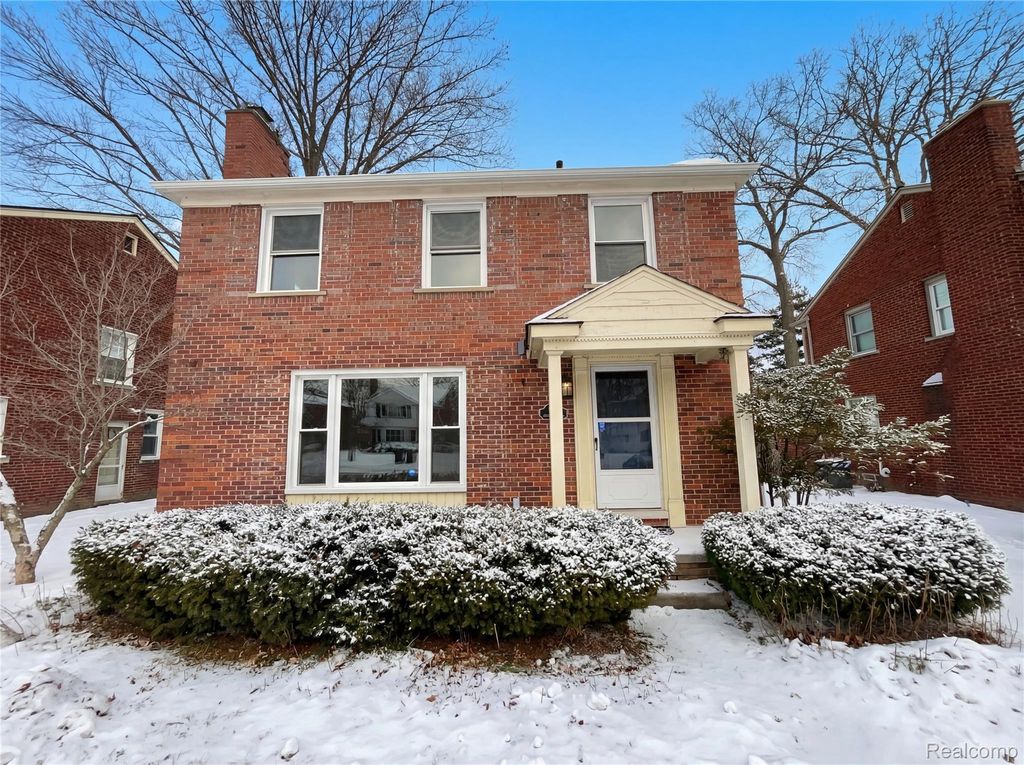 1912 Littlestone Road, Grosse Pointe Woods, MI 48236
