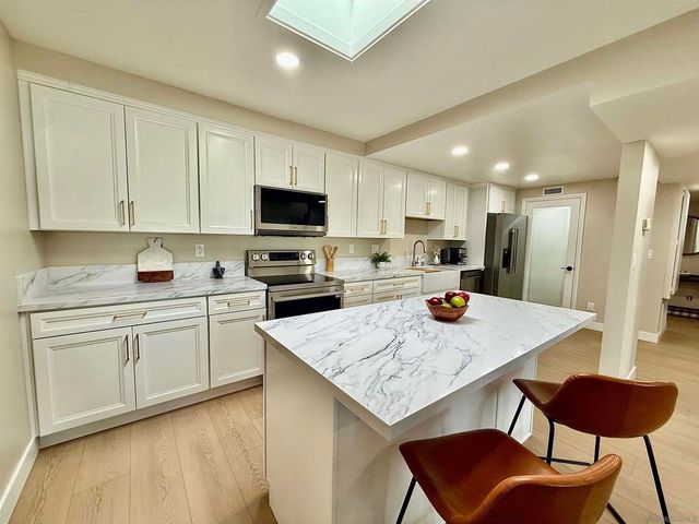 370 Rosecrans St 302, San Diego, CA 92106