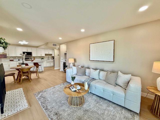 370 Rosecrans St 302, San Diego, CA 92106