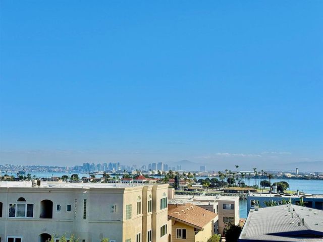 370 Rosecrans St 302, San Diego, CA 92106