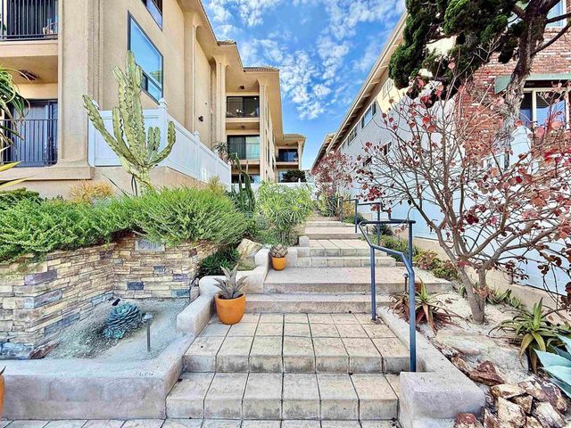 370 Rosecrans St 302, San Diego, CA 92106