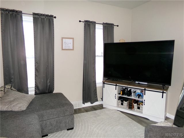 221 81st Street, Niagara Falls, NY 14304