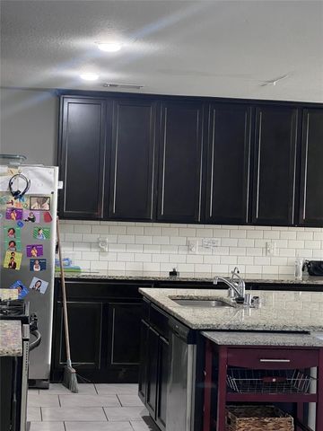 8010 Farthing Lane, Rosharon, TX 77583