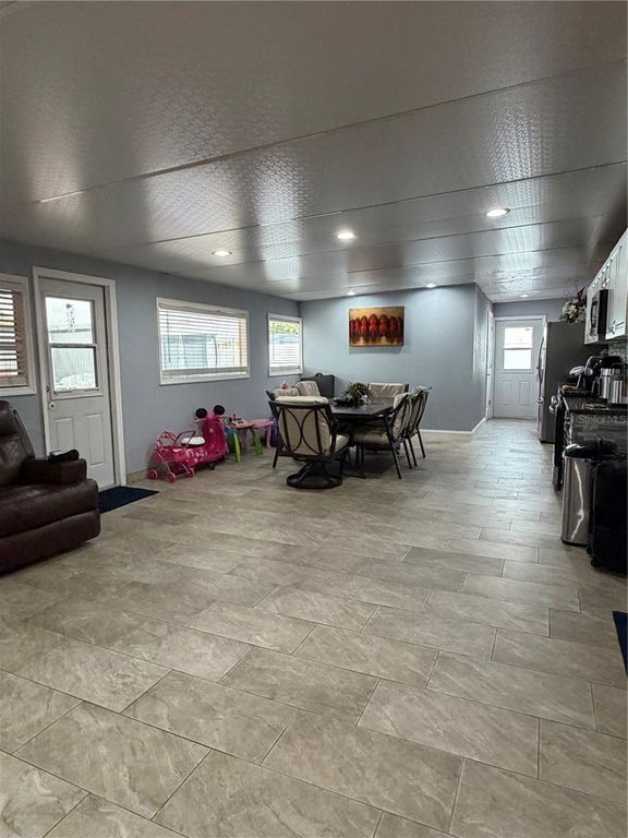 Image 11 of property listing at 4627 BYERLE CIRCLE, Tampa, FL 33634