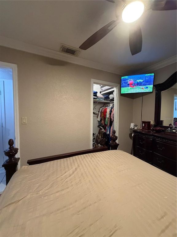 Image 12 of property listing at 4627 BYERLE CIRCLE, Tampa, FL 33634