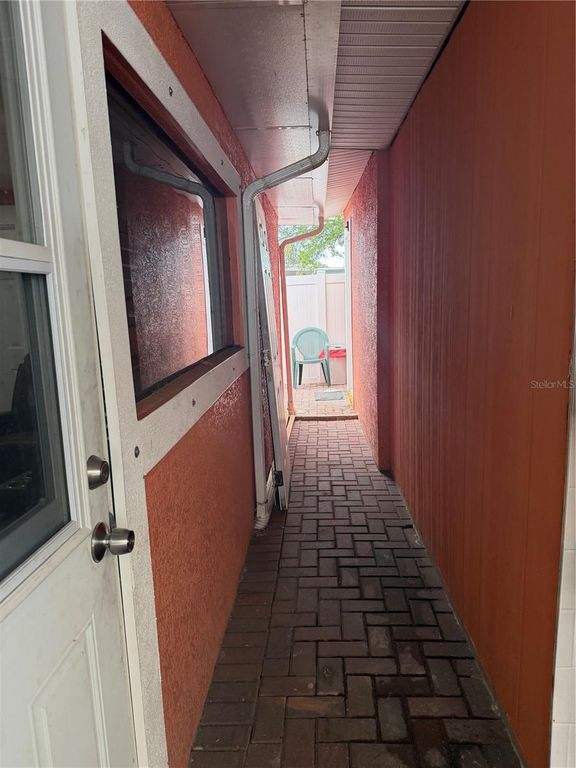 Image 14 of property listing at 4627 BYERLE CIRCLE, Tampa, FL 33634