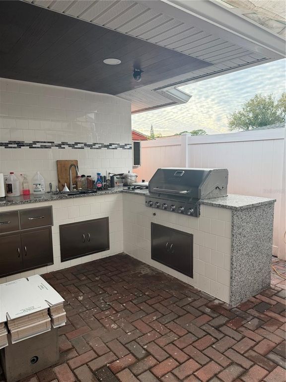 Image 15 of property listing at 4627 BYERLE CIRCLE, Tampa, FL 33634