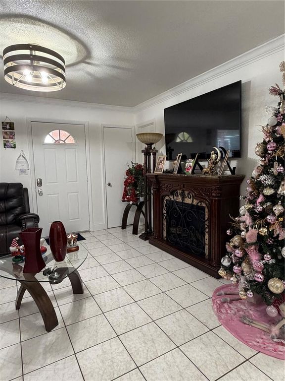 Image 3 of property listing at 4627 BYERLE CIRCLE, Tampa, FL 33634