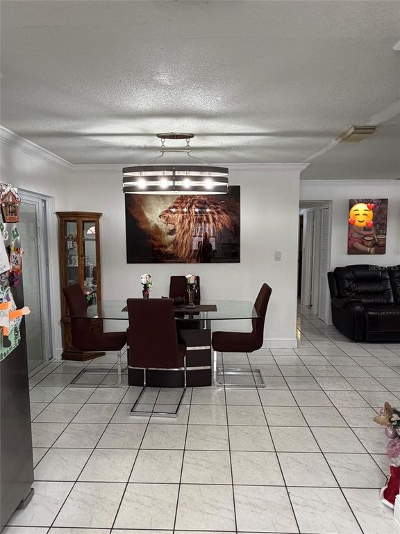 Image 4 of property listing at 4627 BYERLE CIRCLE, Tampa, FL 33634