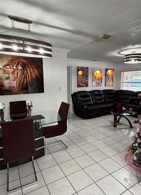 Image 5 of property listing at 4627 BYERLE CIRCLE, Tampa, FL 33634