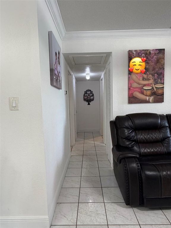 Image 9 of property listing at 4627 BYERLE CIRCLE, Tampa, FL 33634