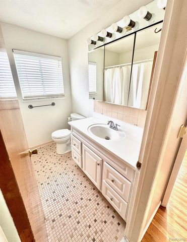 13036 Whitfield Drive, Sterling Heights, MI 48312