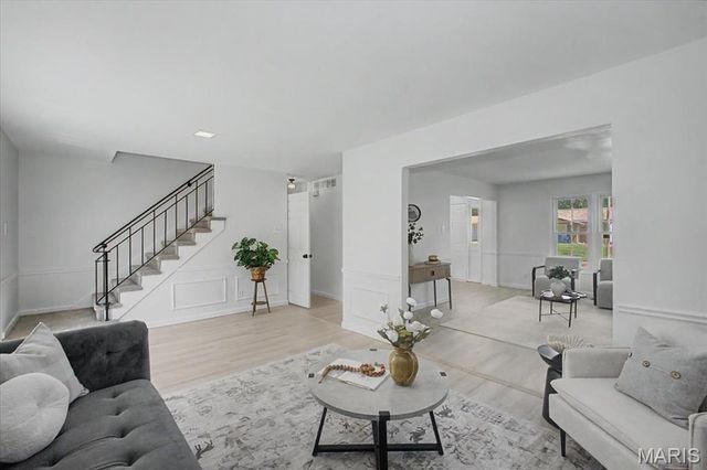 750 Lamplight Lane, Hazelwood, MO 63042