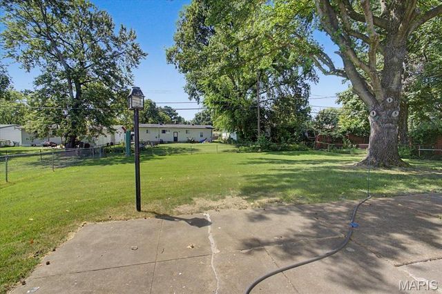 750 Lamplight Lane, Hazelwood, MO 63042