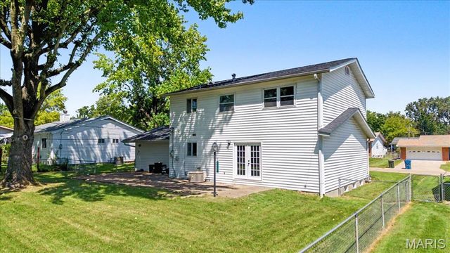 750 Lamplight Lane, Hazelwood, MO 63042