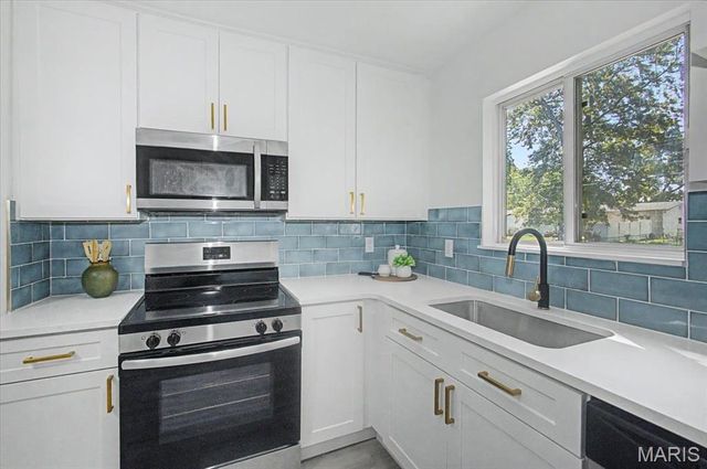 750 Lamplight Lane, Hazelwood, MO 63042