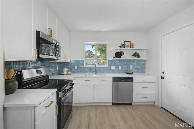 750 Lamplight Lane, Hazelwood, MO 63042