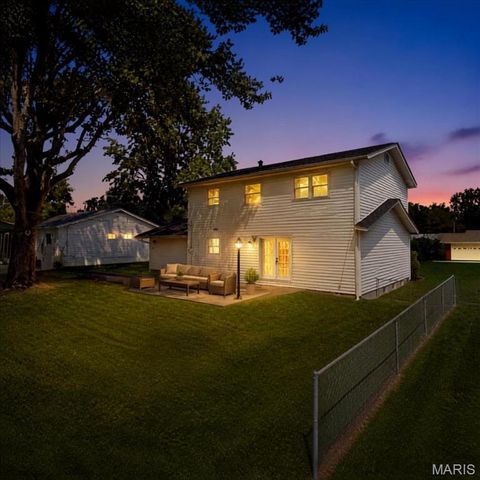 750 Lamplight Lane, Hazelwood, MO 63042