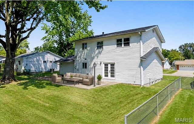 750 Lamplight Lane, Hazelwood, MO 63042