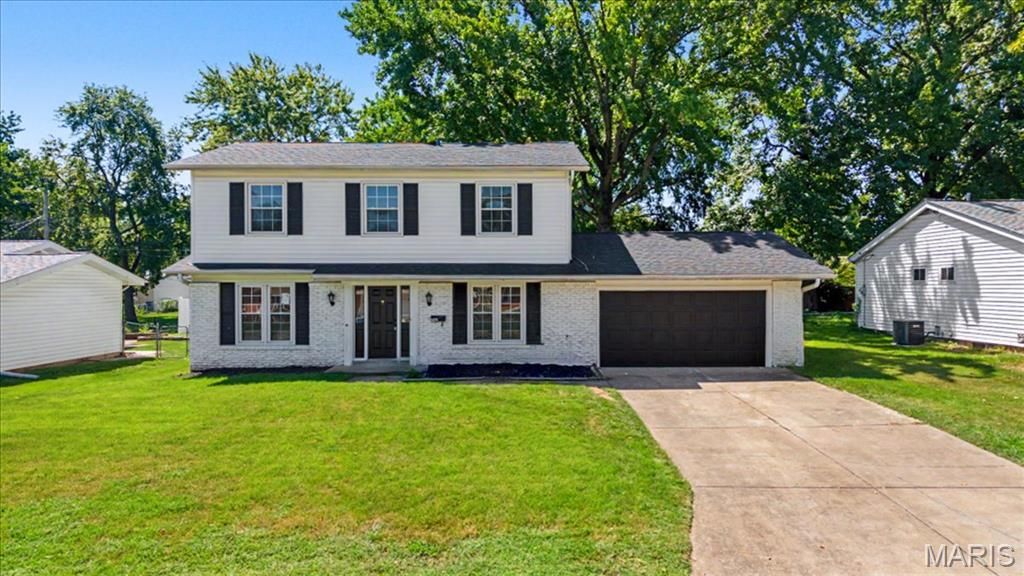 750 Lamplight Lane, Hazelwood, MO 63042