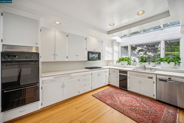 3814 Happy Valley Rd, Lafayette, CA 94549