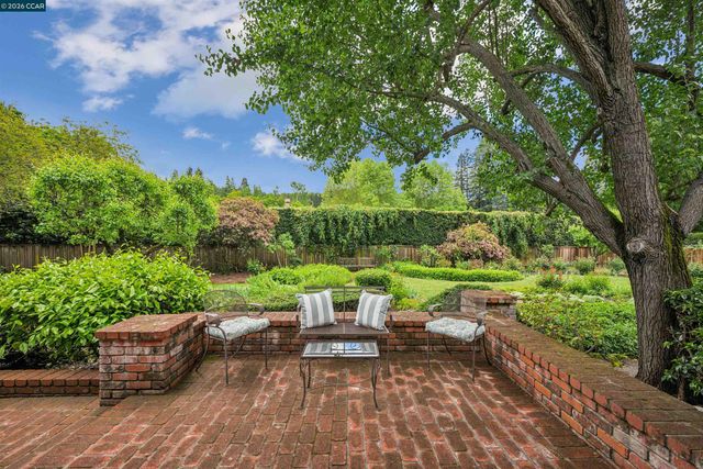 3814 Happy Valley Rd, Lafayette, CA 94549