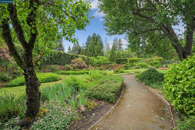 3814 Happy Valley Rd, Lafayette, CA 94549