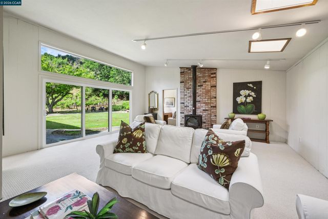 3814 Happy Valley Rd, Lafayette, CA 94549
