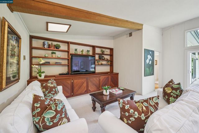 3814 Happy Valley Rd, Lafayette, CA 94549