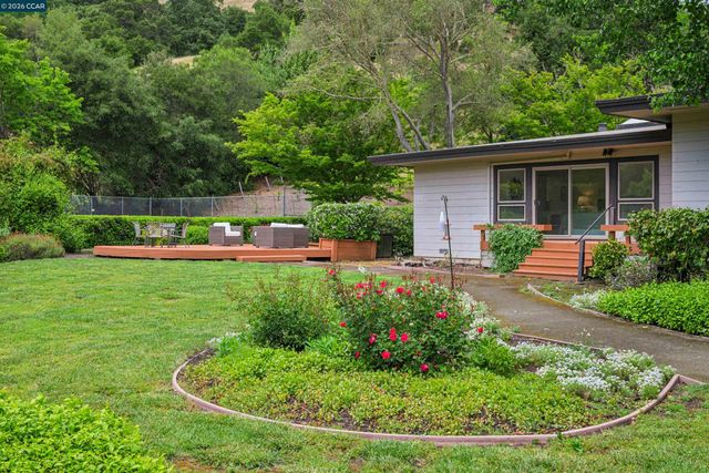 3814 Happy Valley Rd, Lafayette, CA 94549