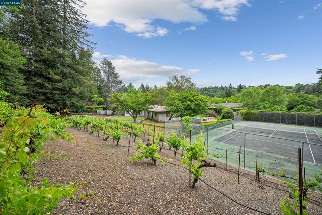 3814 Happy Valley Rd, Lafayette, CA 94549