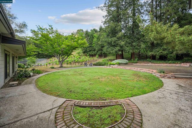 3814 Happy Valley Rd, Lafayette, CA 94549