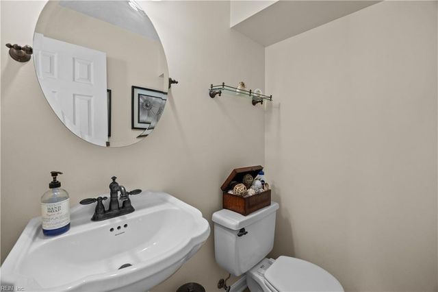 5 Deans CIR, Newport News, VA 23606