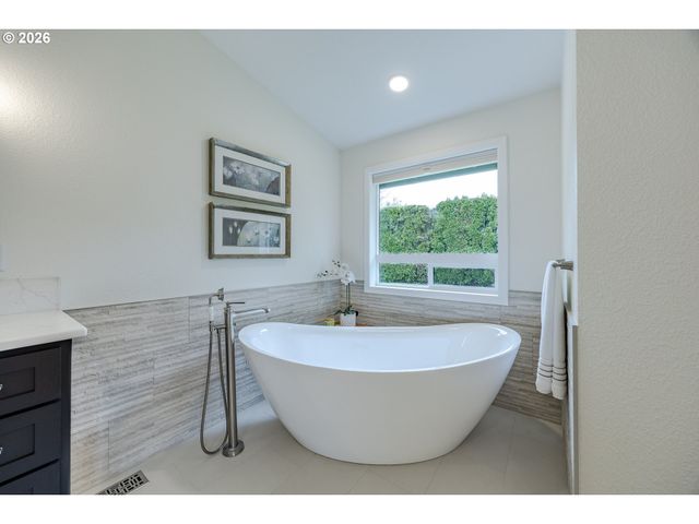 2071 MUSKET St, Eugene, OR 97408