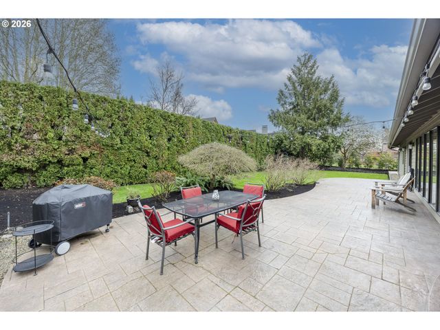 2071 MUSKET St, Eugene, OR 97408